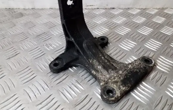Jeep Cherokee III KJ Engine mounting bracket