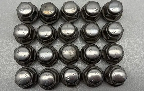 Chrysler Pacifica Wheel nut cap/cover 