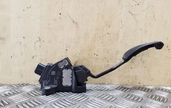 Toyota Avensis T270 Accelerator throttle pedal 7811005021