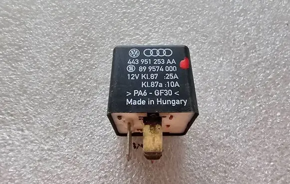 Volkswagen PASSAT B5.5 Other relay 443951253AA 899574000 KL87257