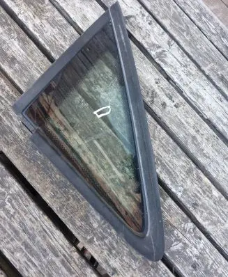 Volkswagen Touran I Front triangle window/glass DOT24M68AS2