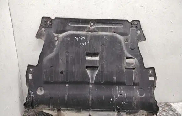 Volvo V70 Engine splash shield/under tray