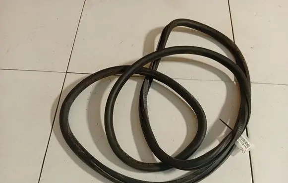 Volkswagen Golf V Rubber seal front coupe door 1K3867912B
