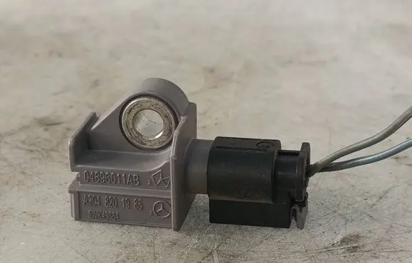 Dodge Journey Airbag deployment crash/impact sensor A2048201985 04896011AB 5WK43584