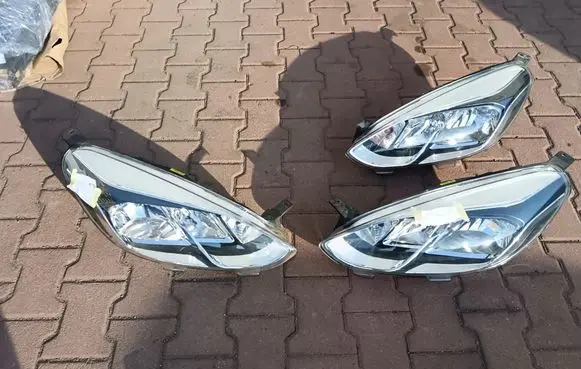 Ford Fiesta Headlight/headlamp 