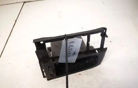 Volkswagen Golf III Dash center air vent grill 1h6819703