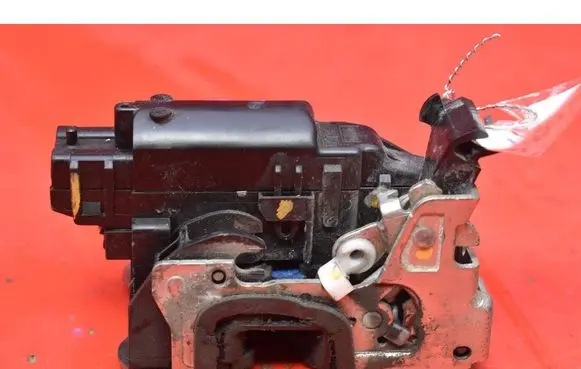 Dacia Dokker Front door lock