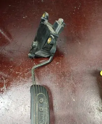 Nissan Note (E11) Accelerator throttle pedal 18002AX700 01039 1506A