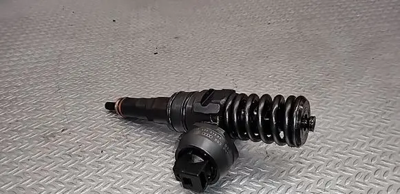 Audi A4 S4 B6 8E 8H Fuel injector 038130073BA