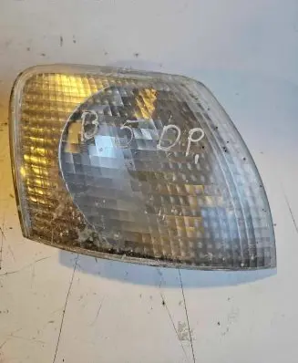 Volkswagen PASSAT B5 Front indicator light 3B0953050C