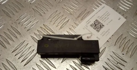 Jeep Grand Cherokee Aerial antenna amplifier 68068148AA