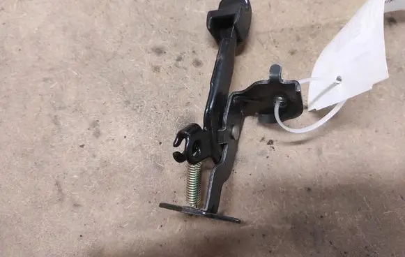 KIA Sportage Fuel cap release pull handle