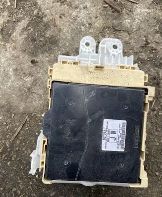 Toyota Corolla E160 E170 Fuse module 8922102401