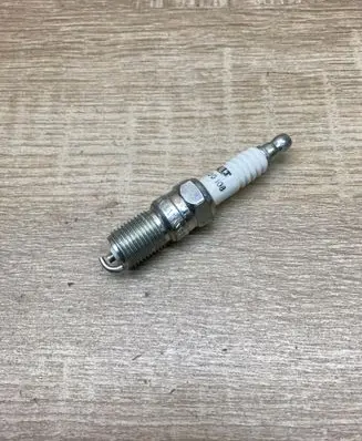 Renault Twingo I Spark plug 7700500108