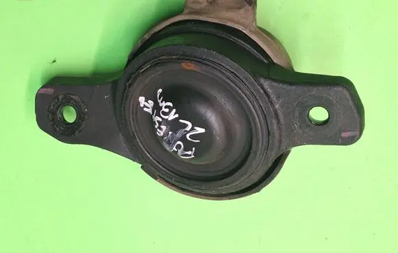 Subaru Forester SH Engine mount bracket