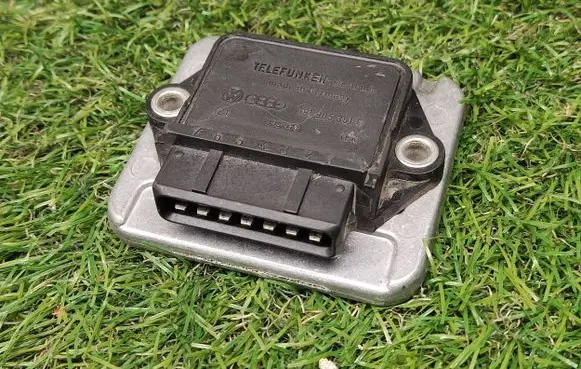 Volkswagen PASSAT B3 Ignition amplifier control unit 191905351B