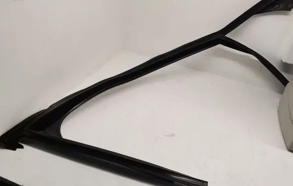Mercedes-Benz E W213 Rubber seal front door (on door) A2137252800