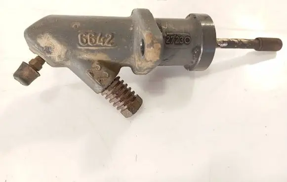 BMW 5 E39 Clutch slave cylinder 27230 6642