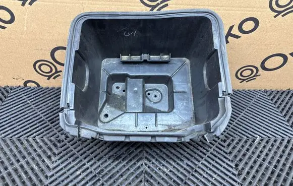 Ford Mustang VI Battery box tray FR3B10723A