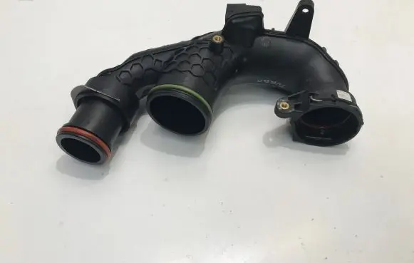 Volvo V60 Turbo air intake inlet pipe/hose 32222128