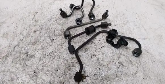 KIA Sportage Fuel injector supply line/pipe 