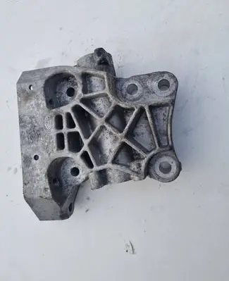 Land Rover Evoque I Engine mounting bracket 4714714