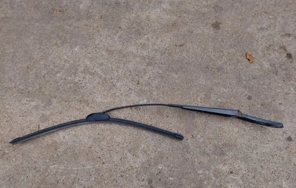 Volkswagen Transporter - Caravelle T5 Front wiper blade arm 7H1955409C
