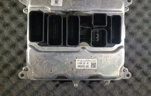 BMW 1 F20 F21 Engine control unit/module ECU 8630125-01
