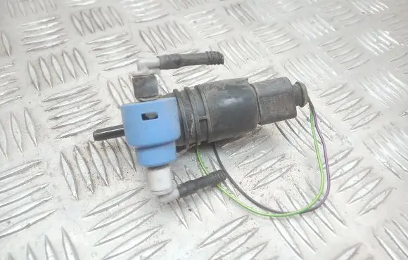 Volkswagen PASSAT B5.5 Windscreen/windshield washer pump