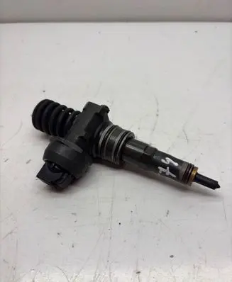 Volkswagen PASSAT B6 Fuel injector 0414720312