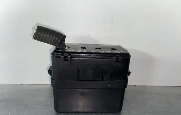Infiniti Q50 Relay mounting block K1538265F10