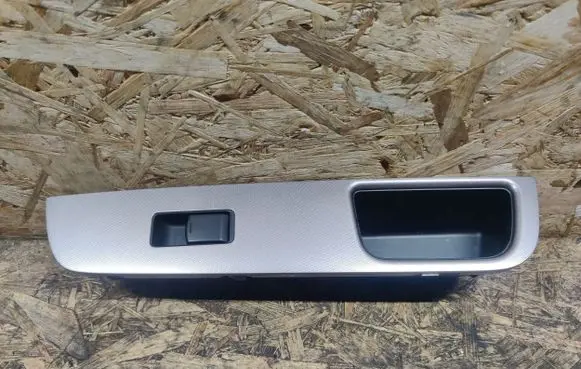 Nissan Tiida C11 Front door interior handle trim 80960EL11A