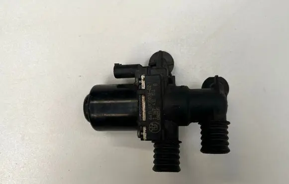 BMW 5 E60 E61 Coolant heater control valve 6920226