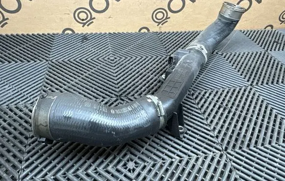 Volvo XC90 Intercooler hose/pipe 31422153