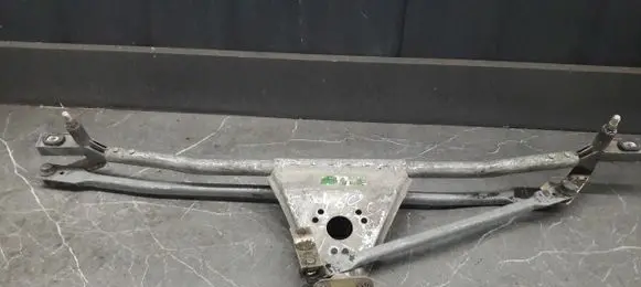 Volvo 460 Front wiper linkage 