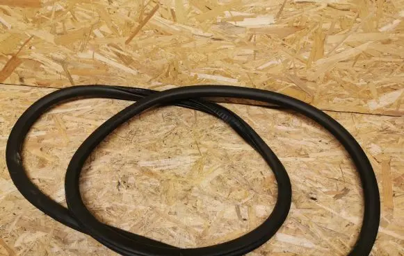 Opel Corsa F Front door rubber seal 7931468