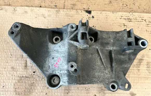 Renault Scenic II - Grand scenic II Generator/alternator bracket 8200100148