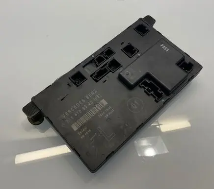 Mercedes-Benz E W211 Door control unit/module 2118706926 00401696 SW0206