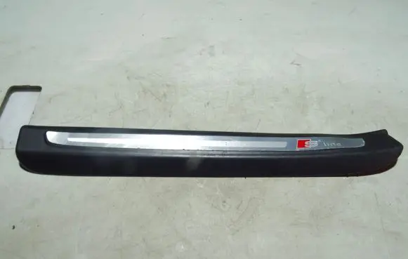 Audi Q7 4L Front sill trim cover 4L0853373A