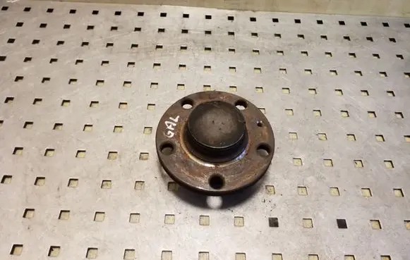 Rear wheel hub