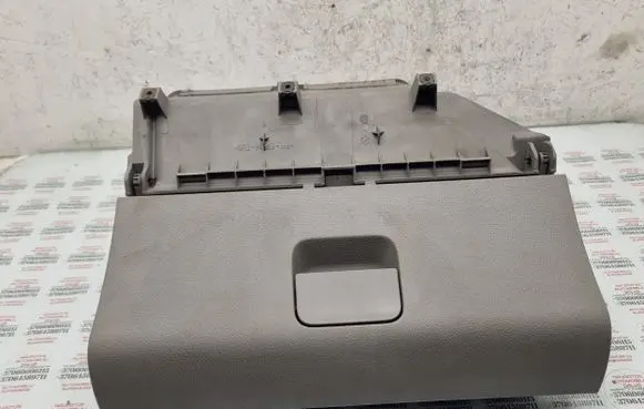 Volkswagen Polo IV 9N3 Glove box 6Q1857101E 6Q1857097AD