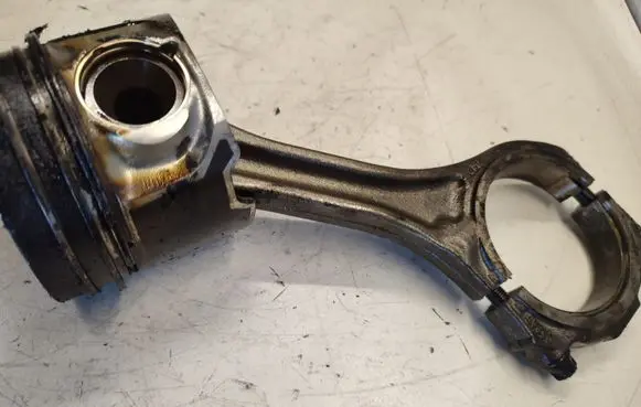 Audi A6 S6 C6 4F Piston with connecting rod