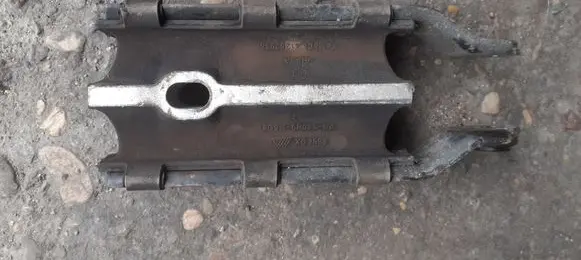 Volvo XC60 Engine mount bracket 8G9N6P082BA