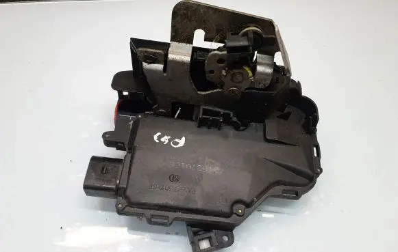 Audi A4 S4 B6 8E 8H Front door lock 4B1837016E