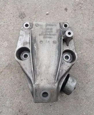 BMW 5 F10 F11 Engine mounting bracket 6777623