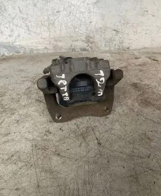 Volkswagen Jetta VI Rear brake caliper