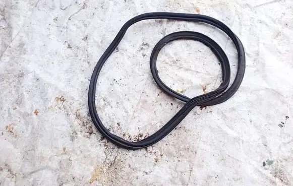 Ford Ka Rubber seal front coupe door 