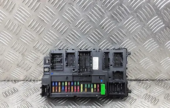 Ford Mondeo MK V Fuse module a2c7438281050