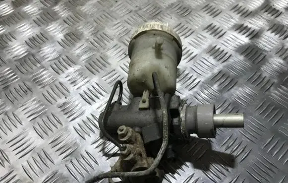Mitsubishi Carisma Master brake cylinder l481373