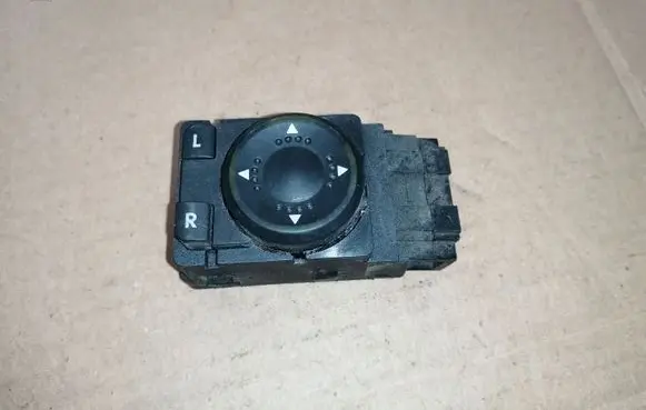 Skoda Octavia Mk1 (1U) Wing mirror switch 1U1959565C